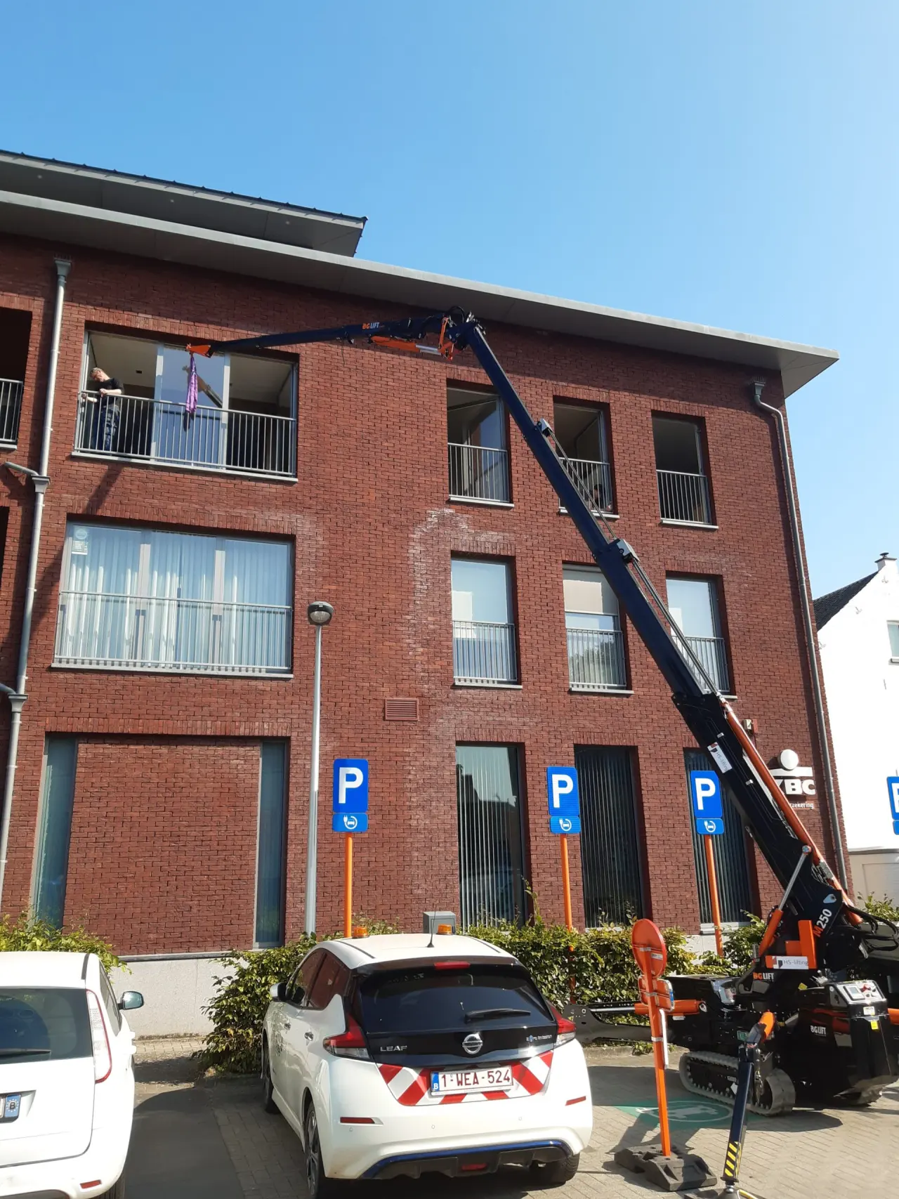Last gehesen tot op het balkon van een appartement