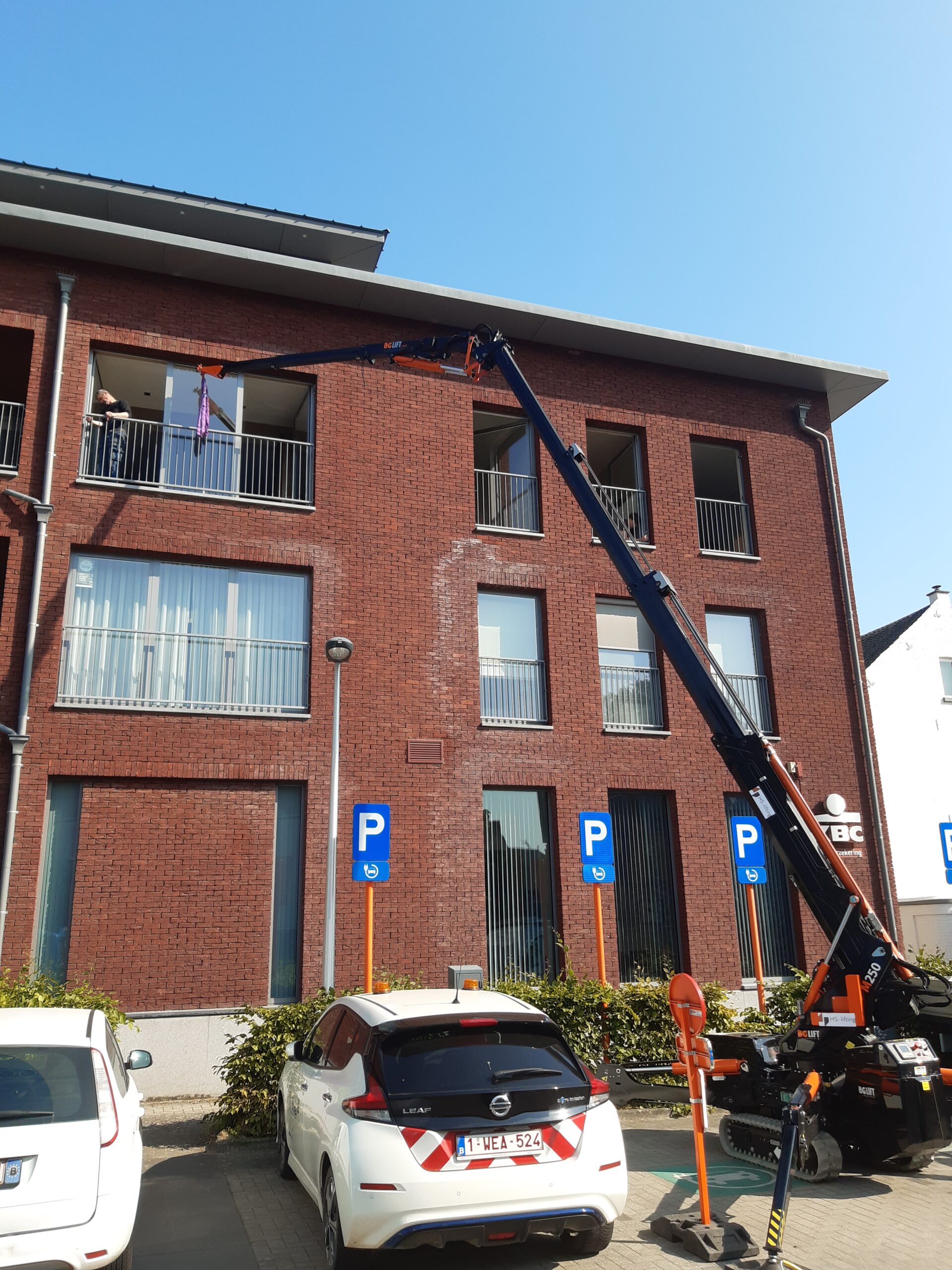 Last gehesen tot op het balkon van een appartement